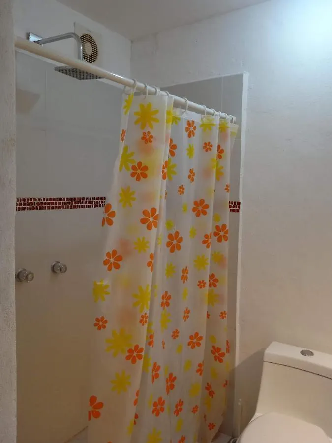 Гостевой дом Room In Guest Room - Triple Room, Private Bathroom, A A, Wi-Fi 50 Mbps In The Center Of Канкун