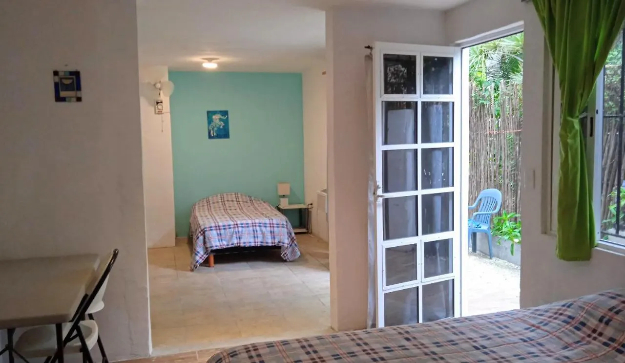 Гостевой дом Room In Guest Room - Triple Room, Private Bathroom, A A, Wi-Fi 50 Mbps In The Center Of Канкун