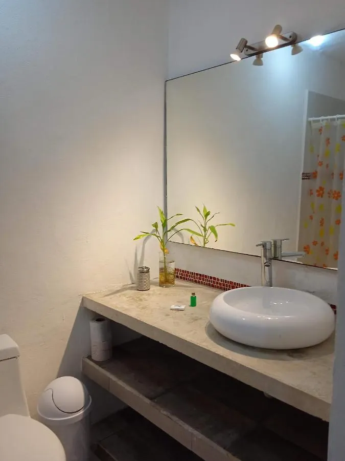 Room In Guest Room - Triple Room, Private Bathroom, A A, Wi-Fi 50 Mbps In The Center Of Канкун Мексика