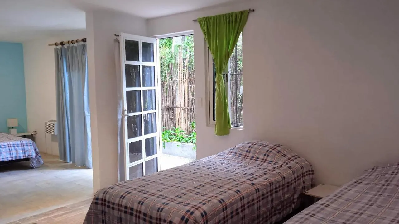 Room In Guest Room - Triple Room, Private Bathroom, A A, Wi-Fi 50 Mbps In The Center Of Канкун