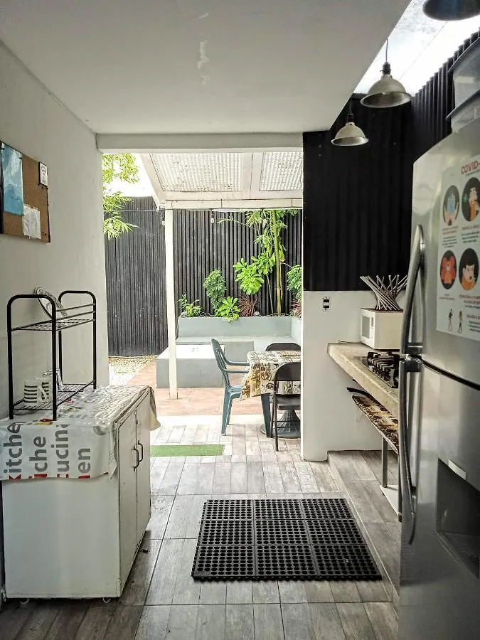 Room In Guest Room - Triple Room, Private Bathroom, A A, Wi-Fi 50 Mbps In The Center Of Канкун