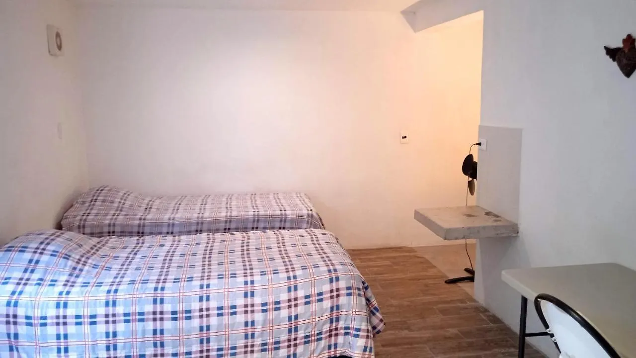 Room In Guest Room - Triple Room, Private Bathroom, A A, Wi-Fi 50 Mbps In The Center Of Cancún Pensjonat